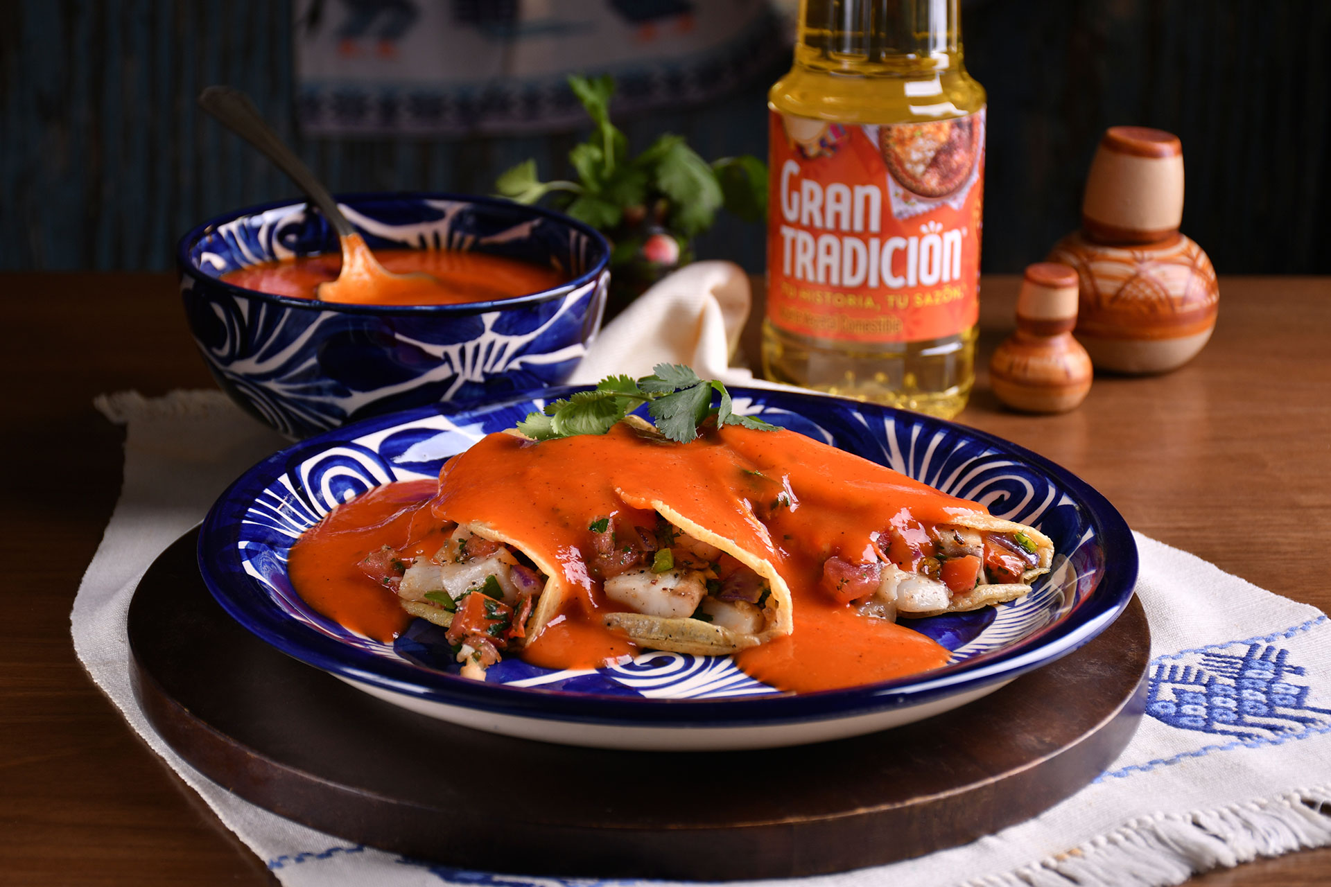 Enchiladas de pescado en salsa de achiote