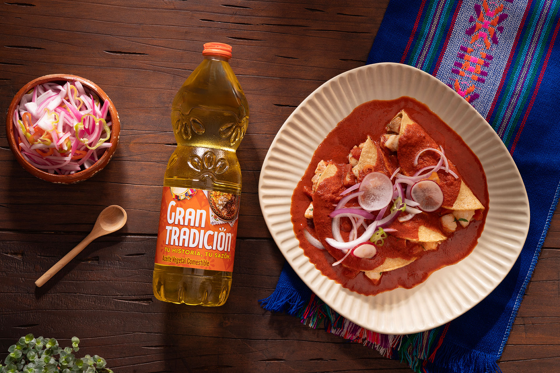 Enchiladas de pescado en salsa de axiote