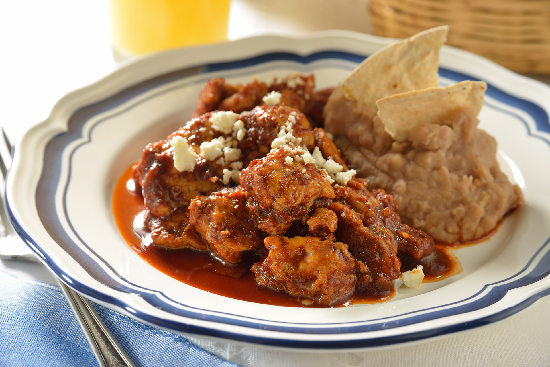 Huevo con Queso en Salsa de Chile Ancho